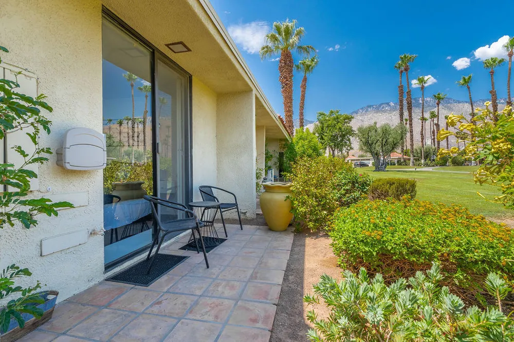 689 Majorca Circle Palm Springs, CA 92262