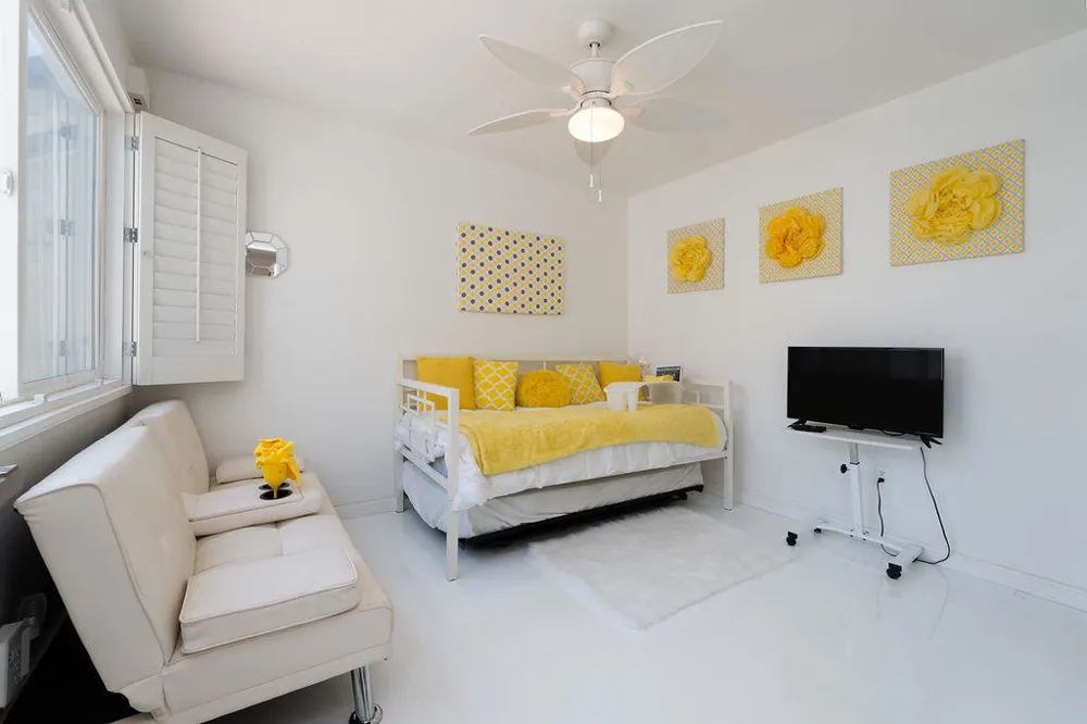 689 Majorca Circle Palm Springs, CA 92262