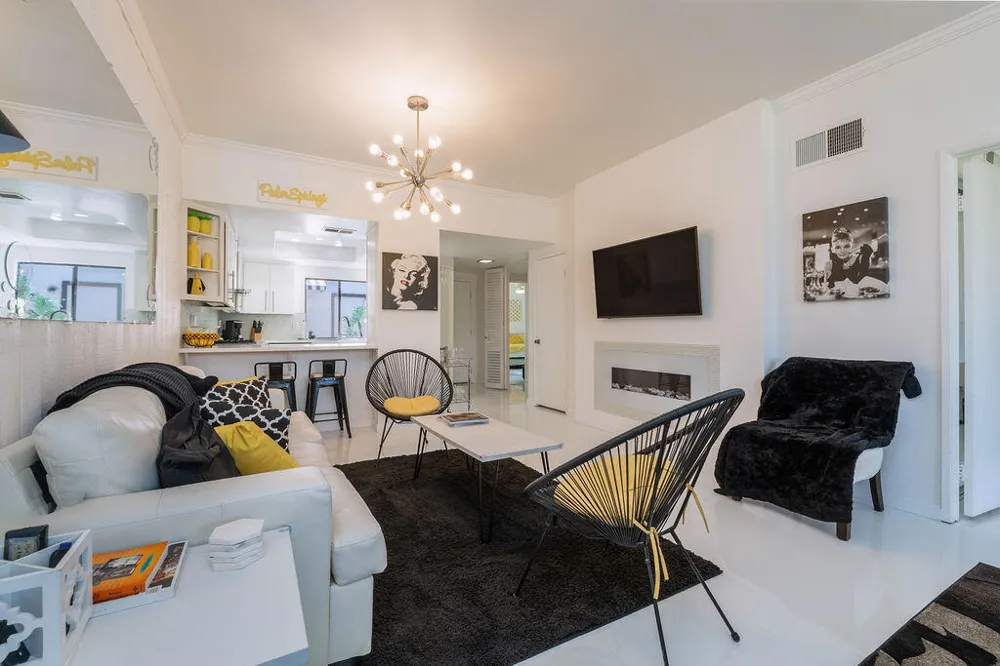 689 Majorca Circle Palm Springs, CA 92262