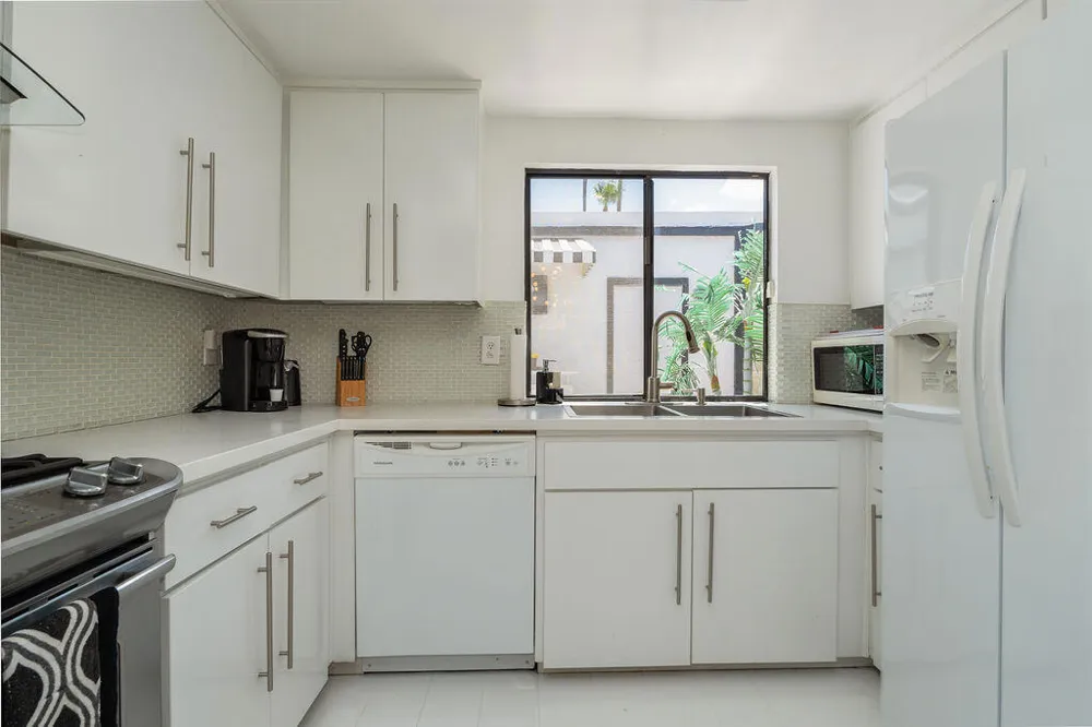 689 Majorca Circle Palm Springs, CA 92262