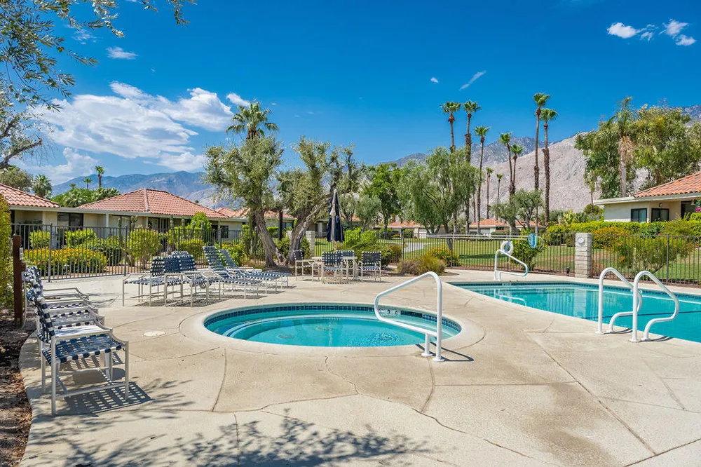 689 Majorca Circle Palm Springs, CA 92262