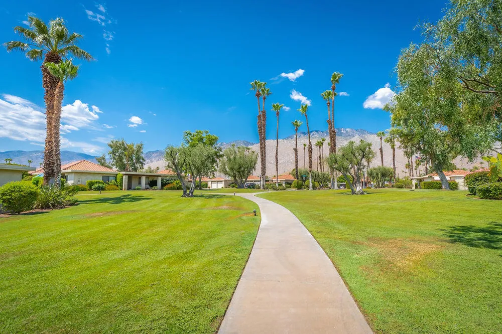 689 Majorca Circle Palm Springs, CA 92262