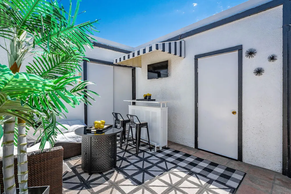 689 Majorca Circle Palm Springs, CA 92262
