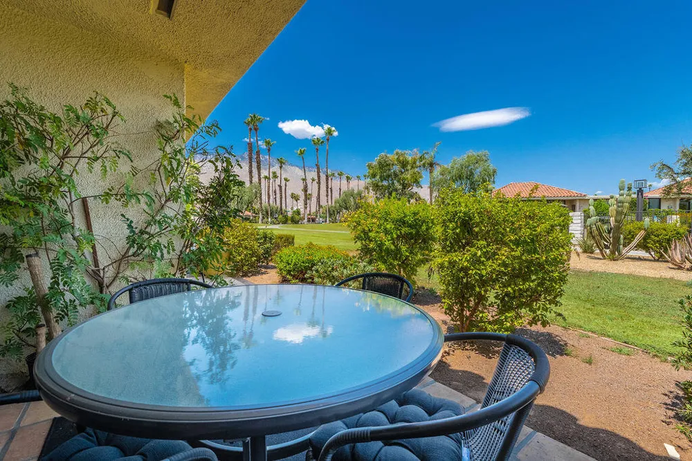 689 Majorca Circle Palm Springs, CA 92262