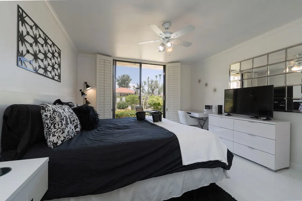 689 Majorca Circle Palm Springs, CA 92262