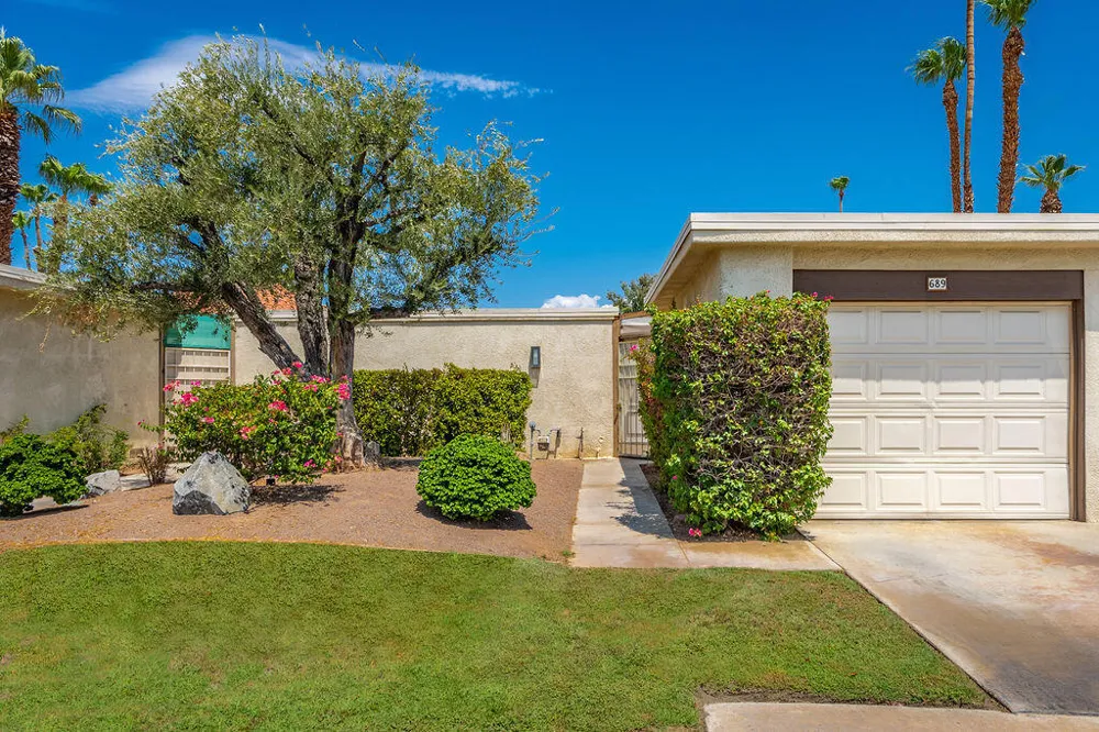 689 Majorca Circle Palm Springs, CA 92262