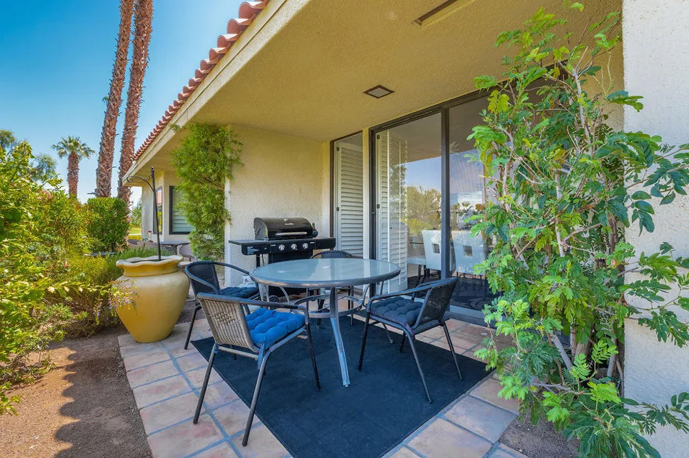 689 Majorca Circle Palm Springs, CA 92262