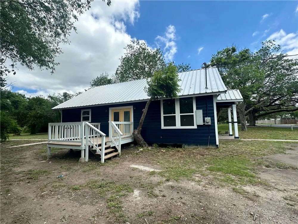 207 E Huntington Street Beeville, TX 78102