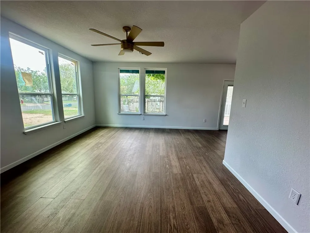 207 E Huntington Street Beeville, TX 78102