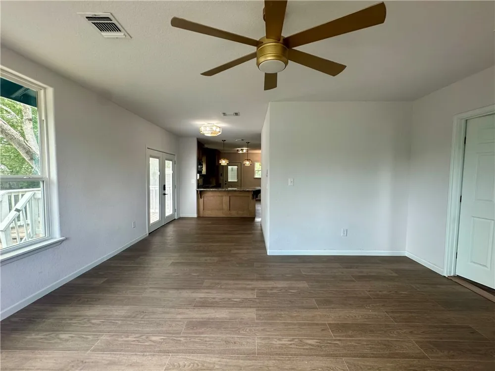 207 E Huntington Street Beeville, TX 78102