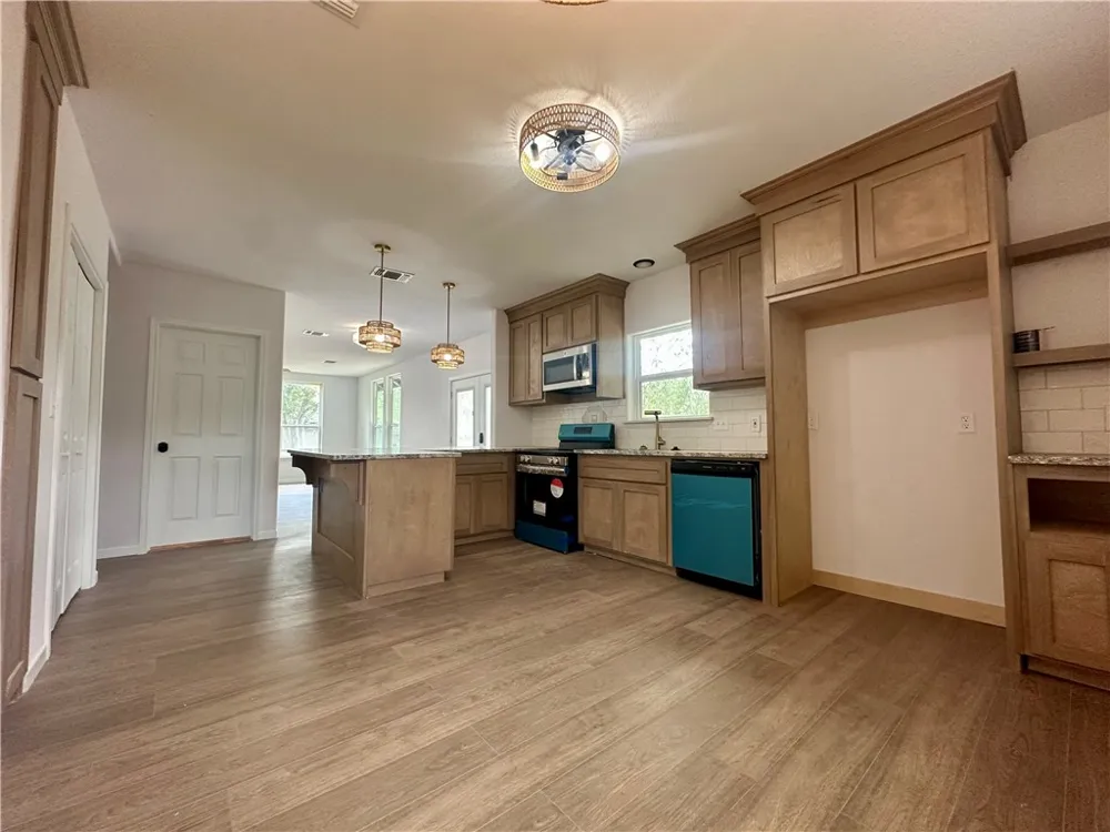 207 E Huntington Street Beeville, TX 78102