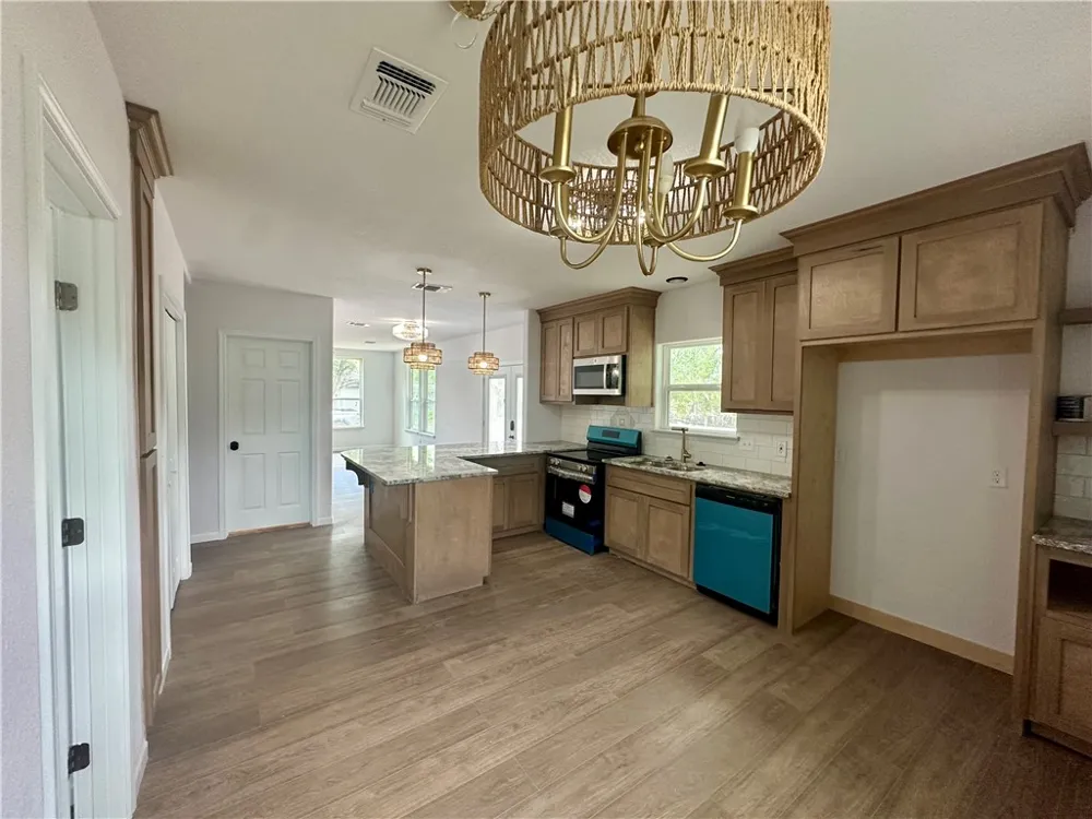 207 E Huntington Street Beeville, TX 78102