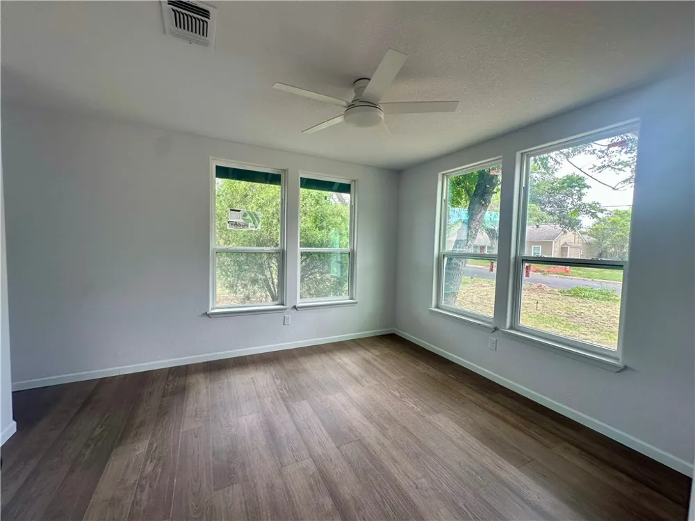 207 E Huntington Street Beeville, TX 78102