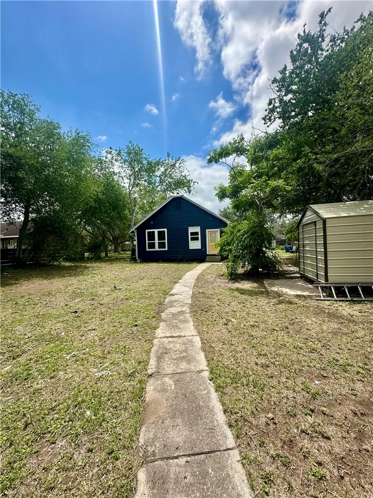 207 E Huntington Street Beeville, TX 78102