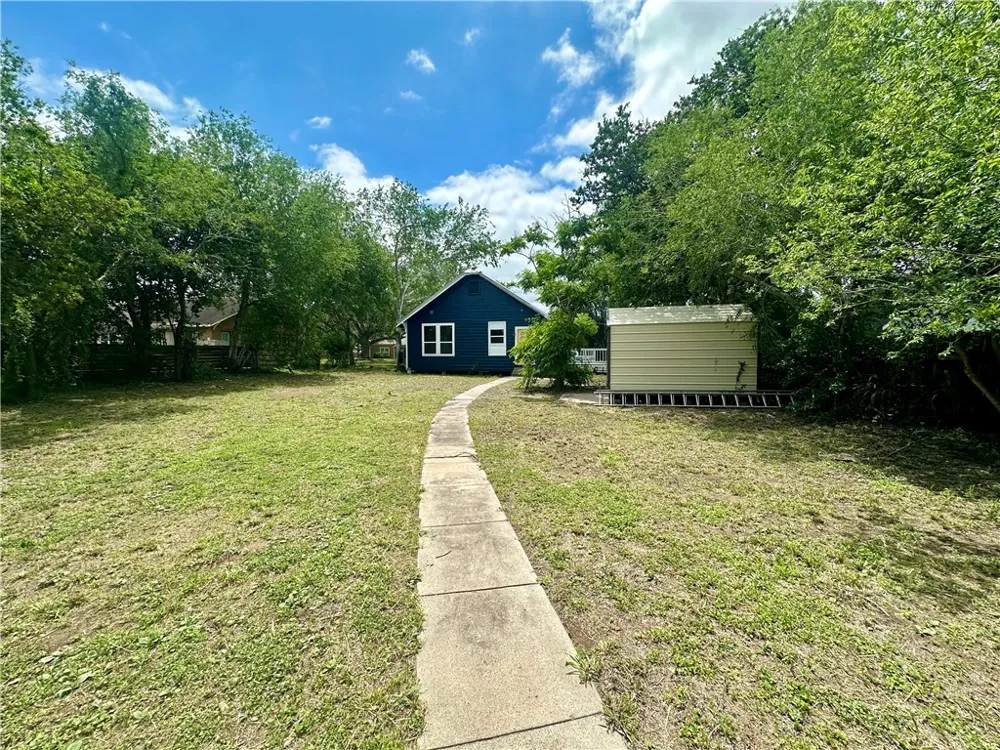 207 E Huntington Street Beeville, TX 78102