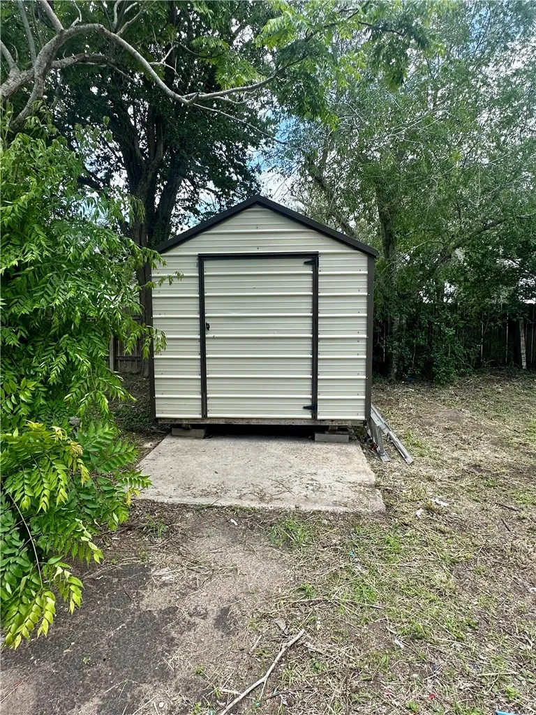 207 E Huntington Street Beeville, TX 78102