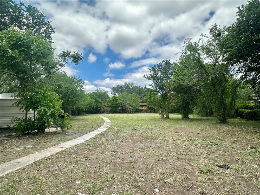 207 E Huntington Street Beeville, TX 78102