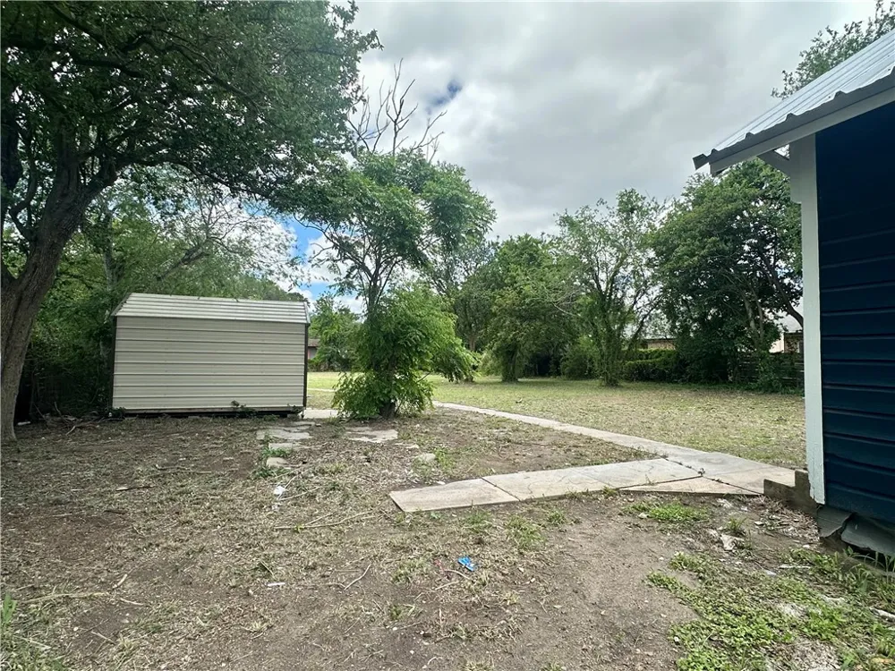 207 E Huntington Street Beeville, TX 78102