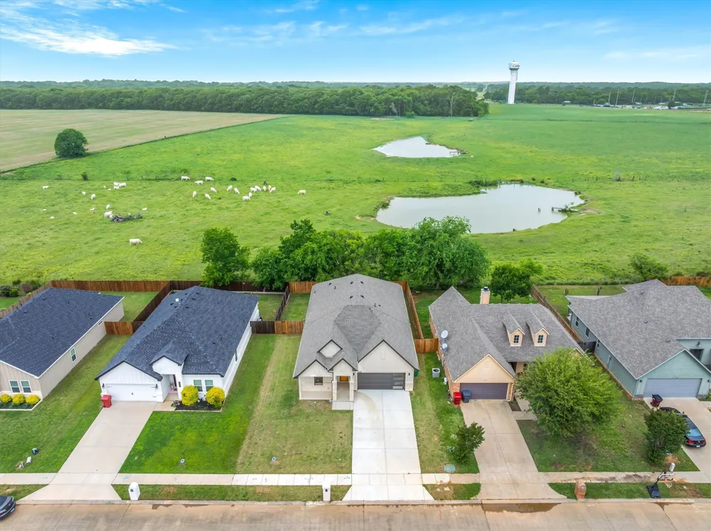 1868 Meadowview Canton, TX 75103