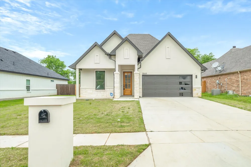 1868 Meadowview Canton, TX 75103