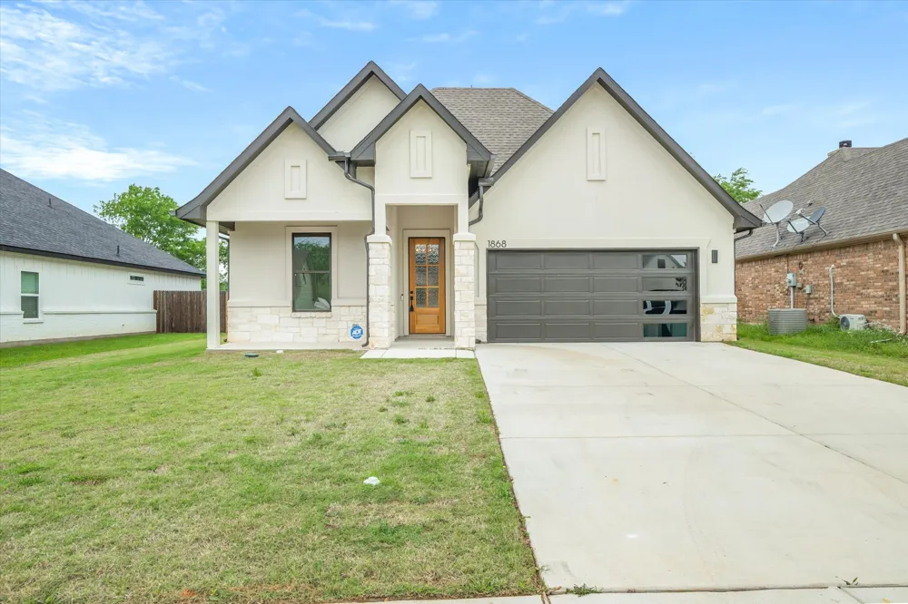 1868 Meadowview Canton, TX 75103