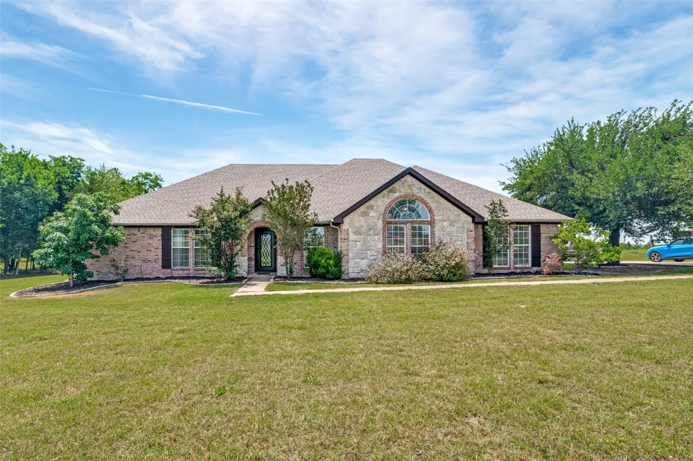 18584 County Road 543 Nevada, TX 75173