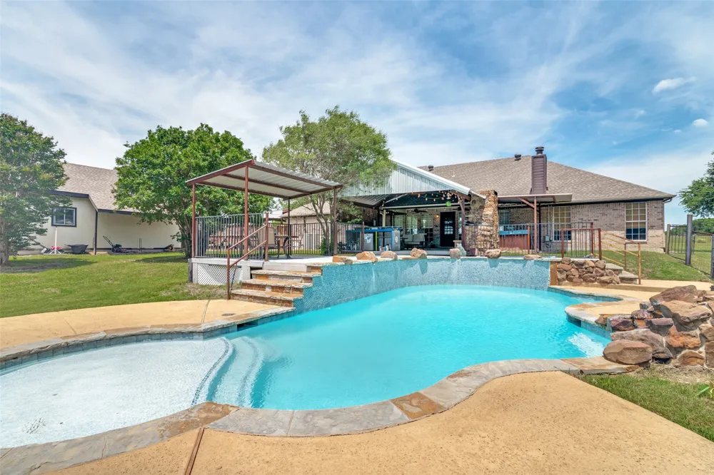 18584 County Road 543 Nevada, TX 75173