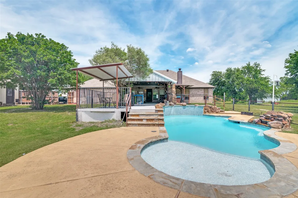 18584 County Road 543 Nevada, TX 75173