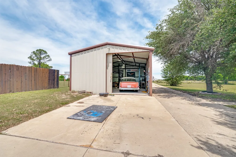 18584 County Road 543 Nevada, TX 75173