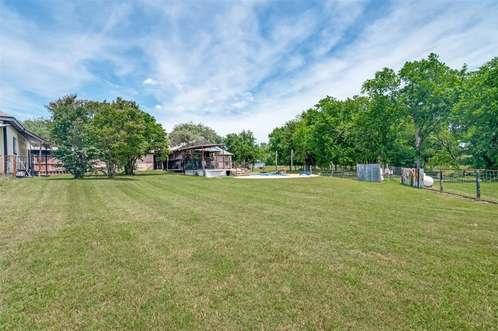 18584 County Road 543 Nevada, TX 75173