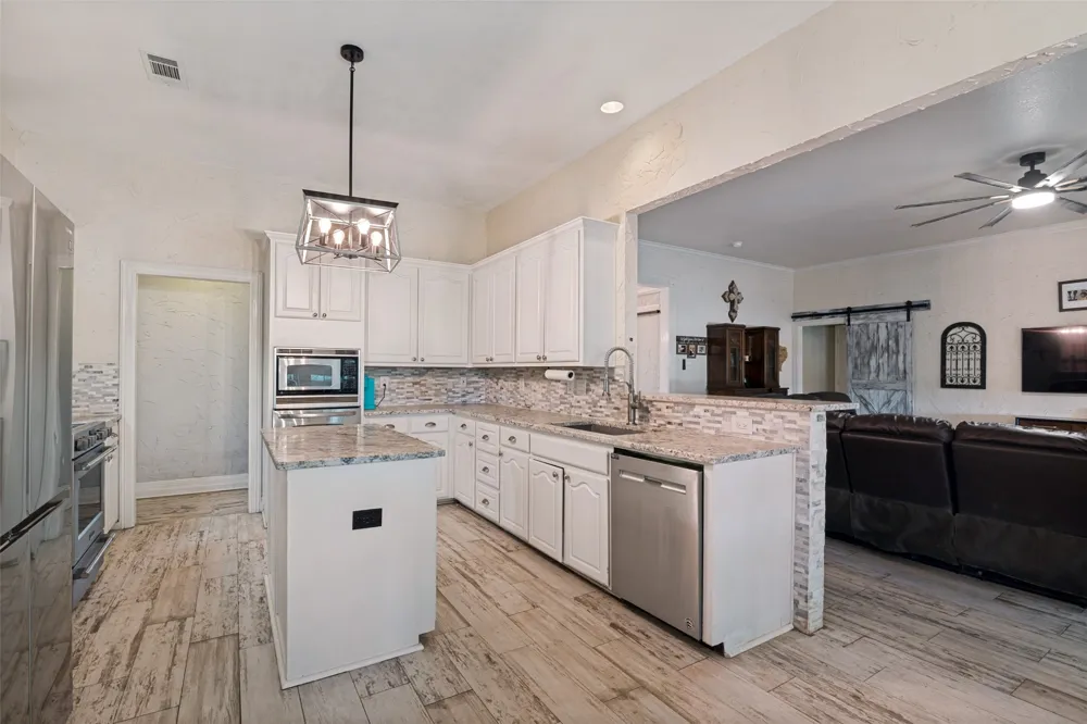 18584 County Road 543 Nevada, TX 75173
