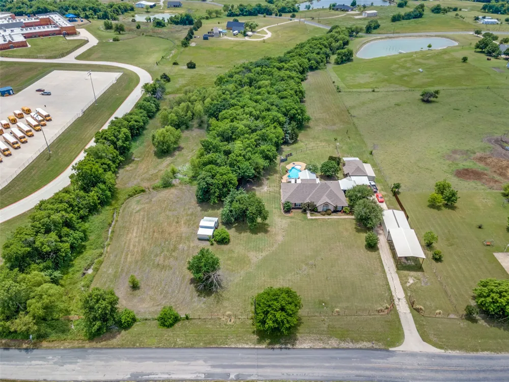 18584 County Road 543 Nevada, TX 75173
