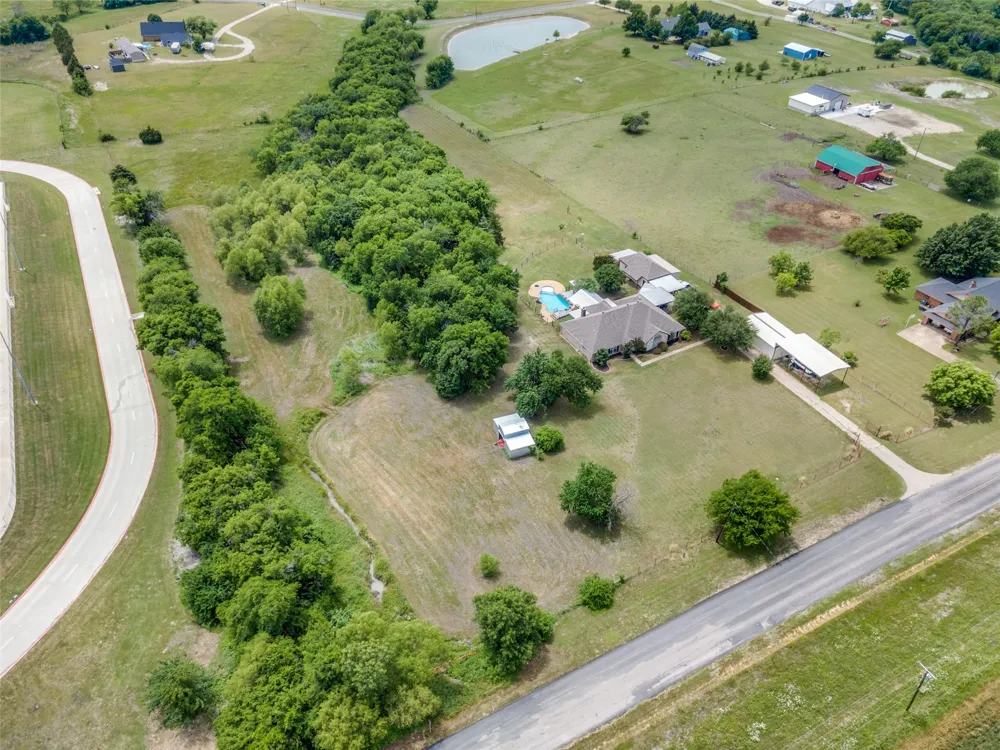 18584 County Road 543 Nevada, TX 75173