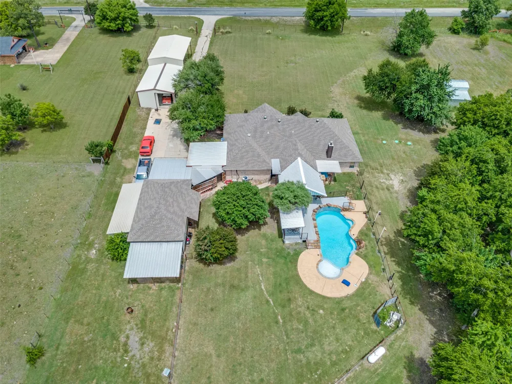 18584 County Road 543 Nevada, TX 75173