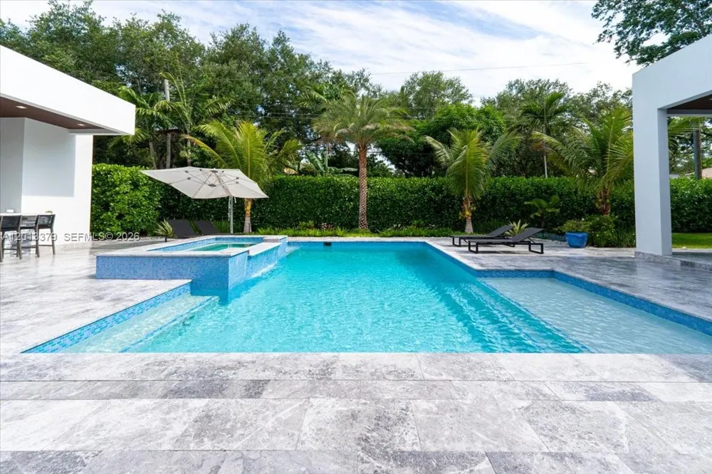 6785 SW 99th Ter Pinecrest, FL 33156