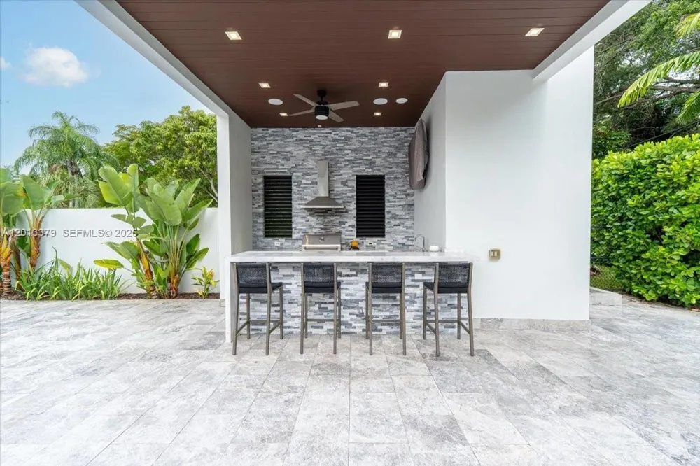 6785 SW 99th Ter Pinecrest, FL 33156