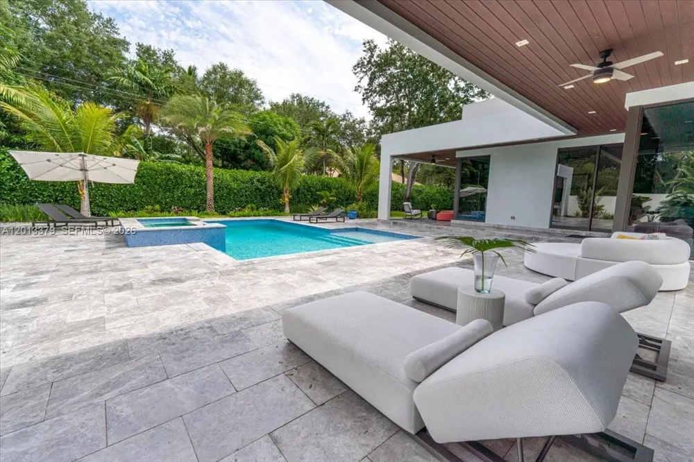 6785 SW 99th Ter Pinecrest, FL 33156