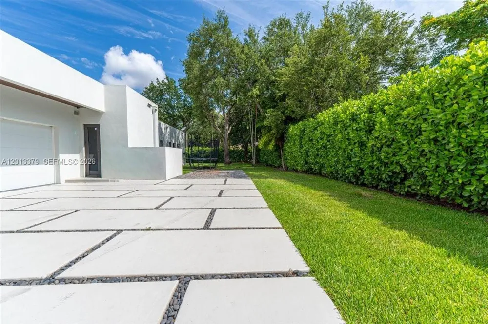 6785 SW 99th Ter Pinecrest, FL 33156