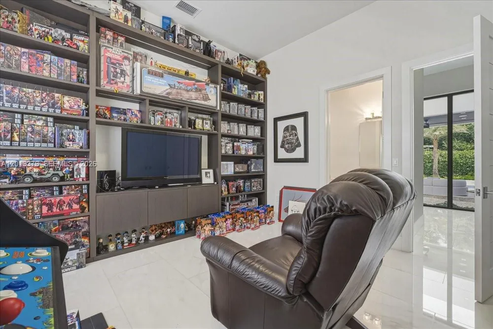 6785 SW 99th Ter Pinecrest, FL 33156
