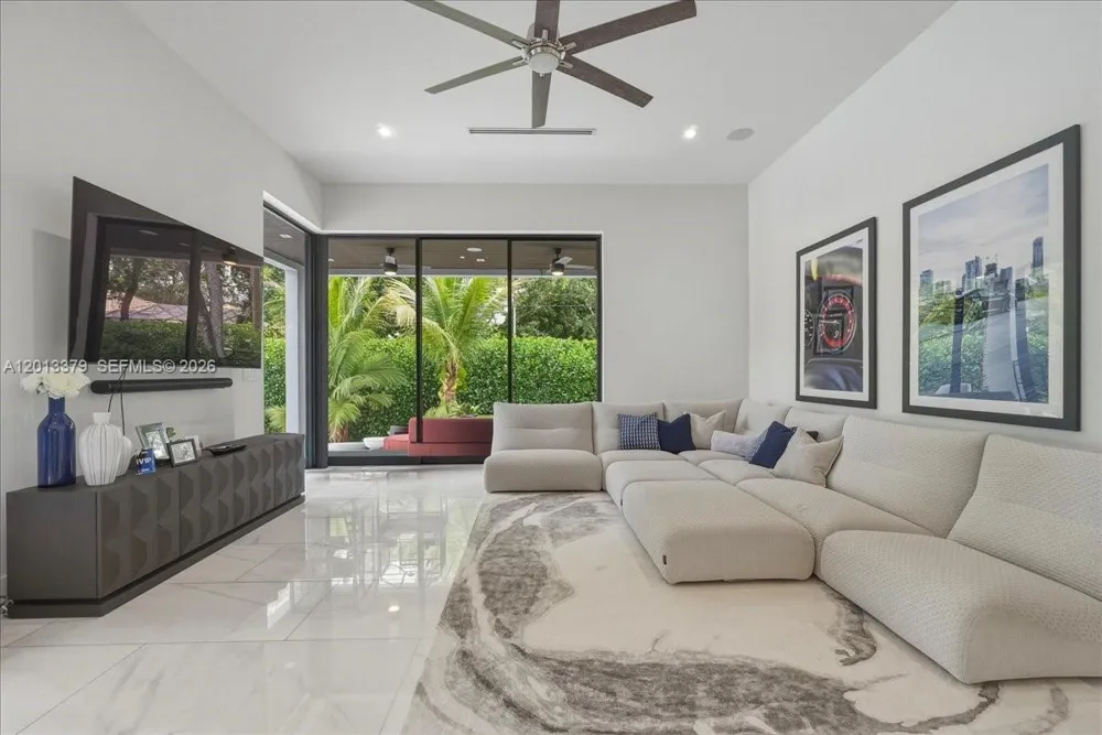 6785 SW 99th Ter Pinecrest, FL 33156