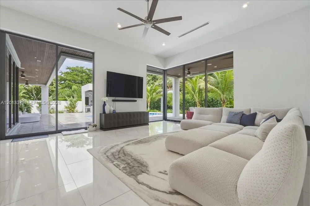 6785 SW 99th Ter Pinecrest, FL 33156