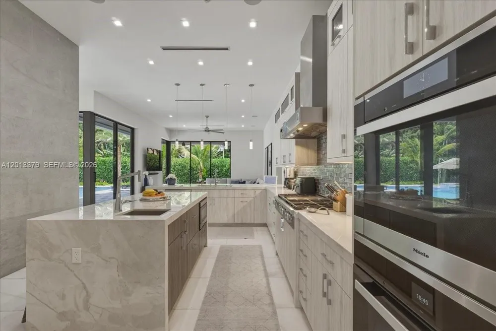 6785 SW 99th Ter Pinecrest, FL 33156