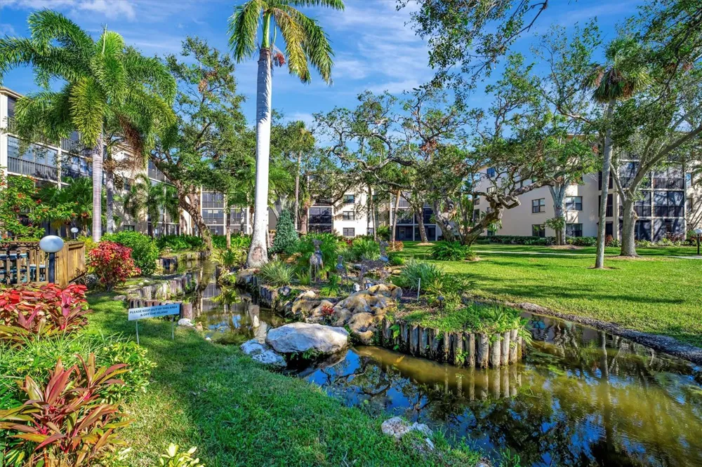 505 30TH AVENUE W #E303 Bradenton, FL 34205