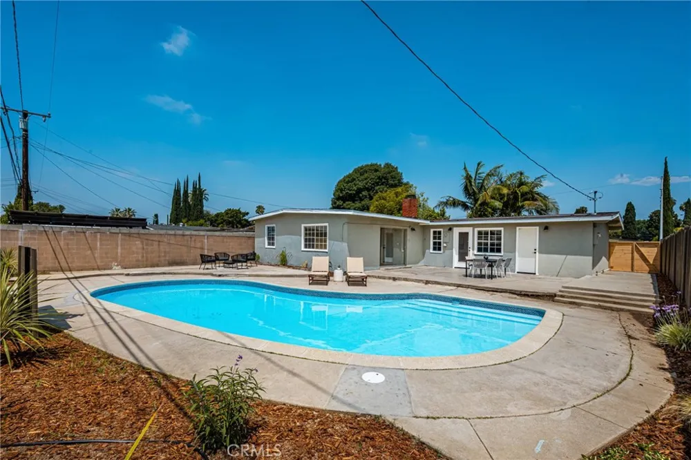16150 E Queenside Covina, CA 91722