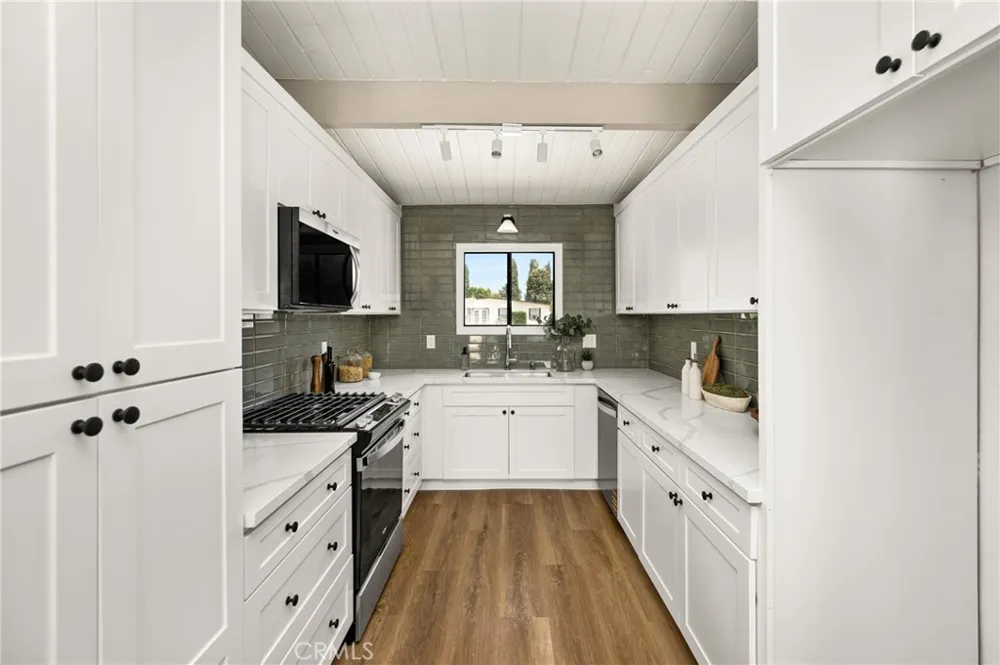 16150 E Queenside Covina, CA 91722