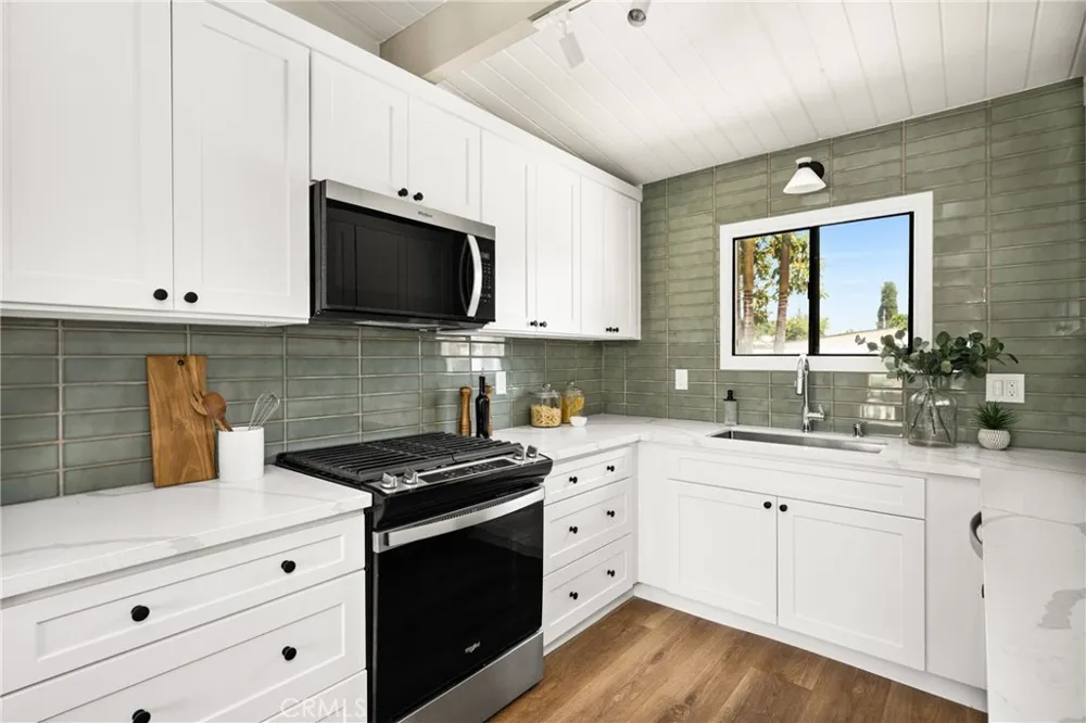 16150 E Queenside Covina, CA 91722