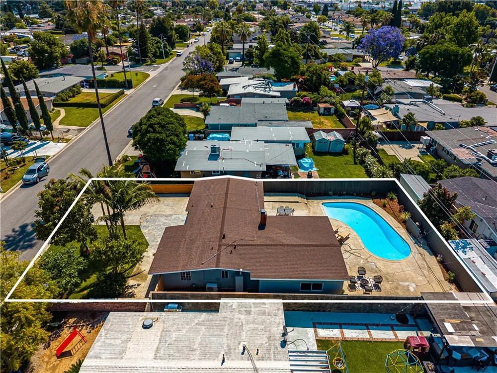 16150 E Queenside Covina, CA 91722