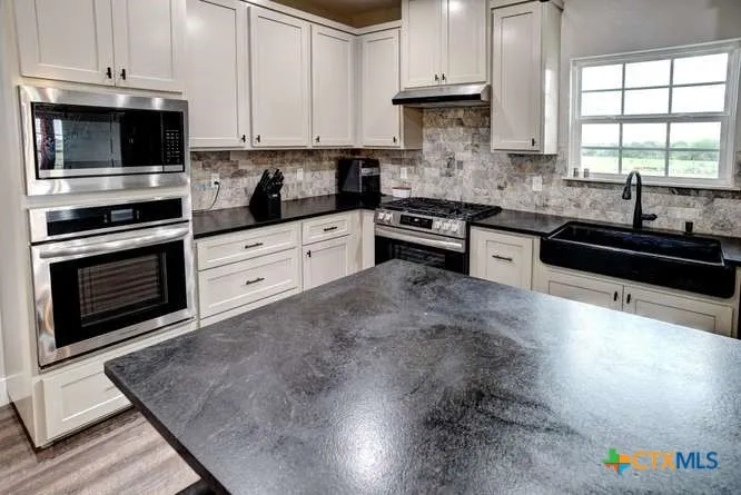 1345 E Old Hallettsville Road Flatonia, TX 78941