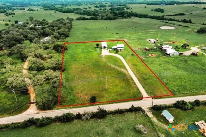 1345 E Old Hallettsville Road Flatonia, TX 78941