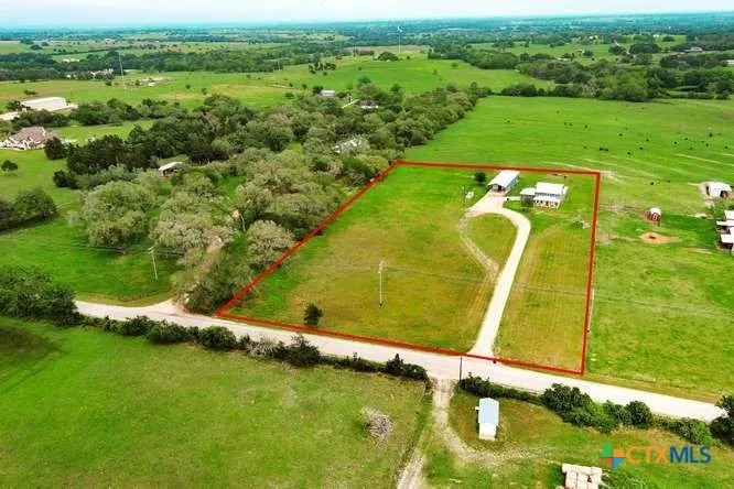 1345 E Old Hallettsville Road Flatonia, TX 78941